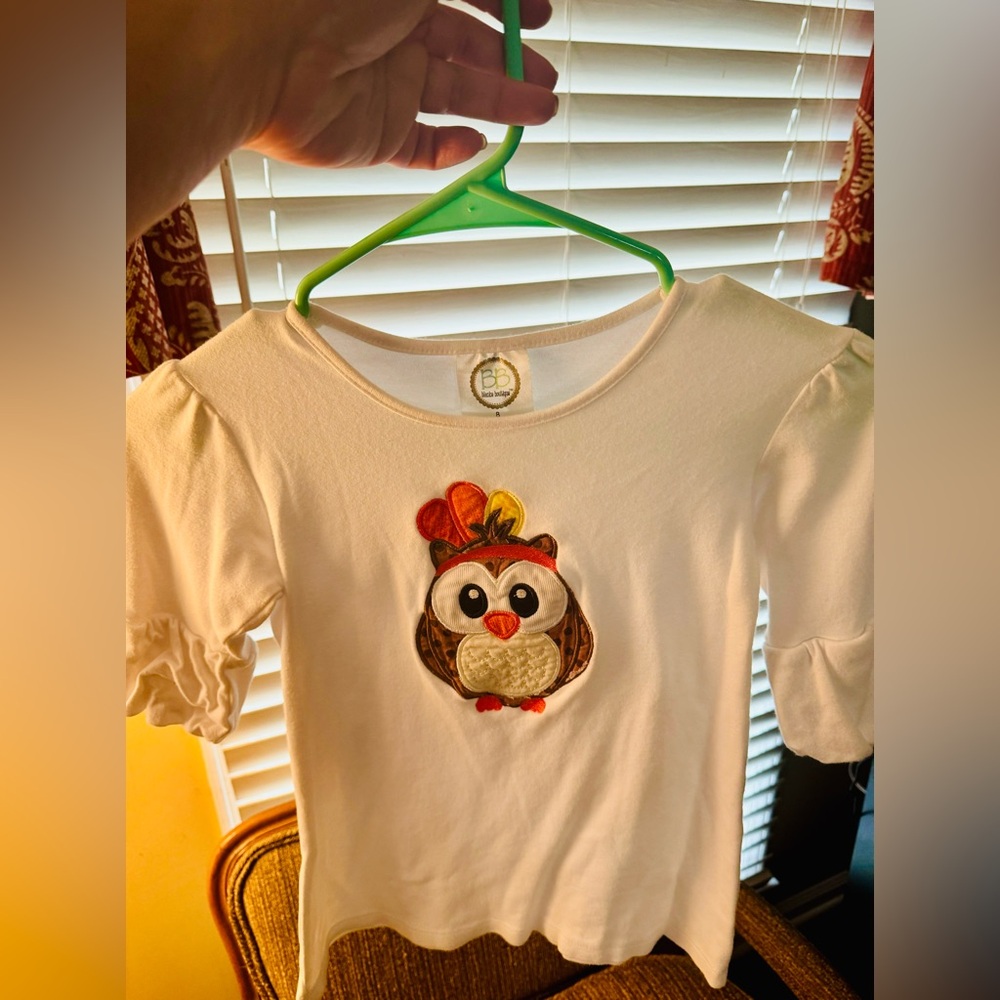 Girls Size 8–White Blanks Boutique top with Embroidered Turkey